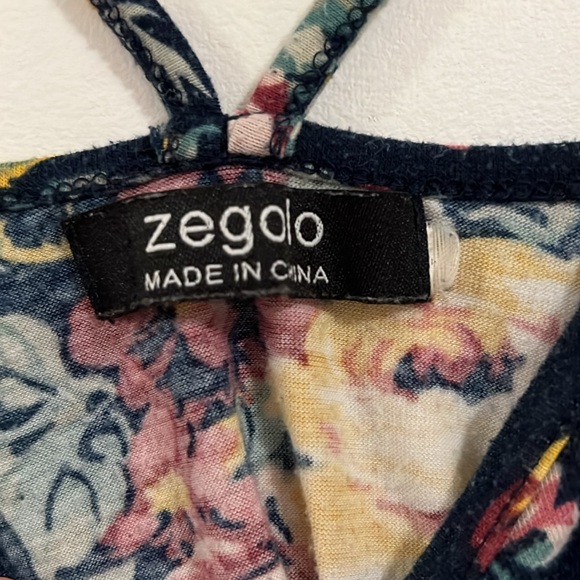 Flowery Halter Top - Picture 4 of 6